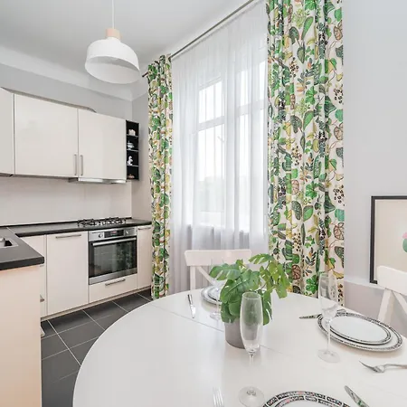 Vokieciu St With Balcony I In The Center Of It I Cohost Апартаменты *