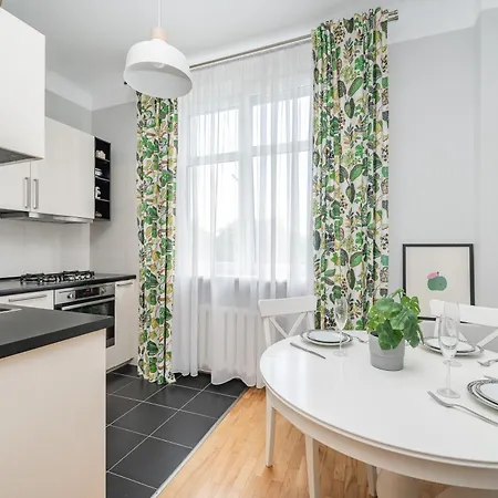Vokieciu St With Balcony I In The Center Of It I Cohost Апартаменты *