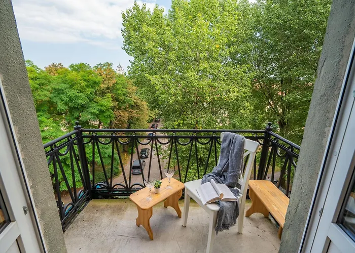 Vokieciu St With Balcony I In The Center Of It I Cohost *