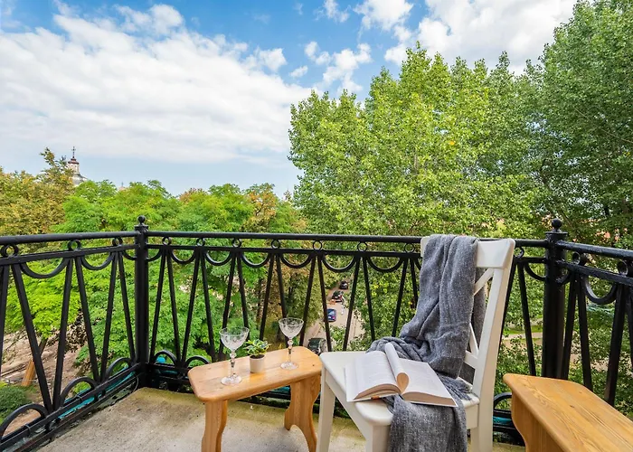 Vokieciu St With Balcony I In The Center Of It I Cohost *