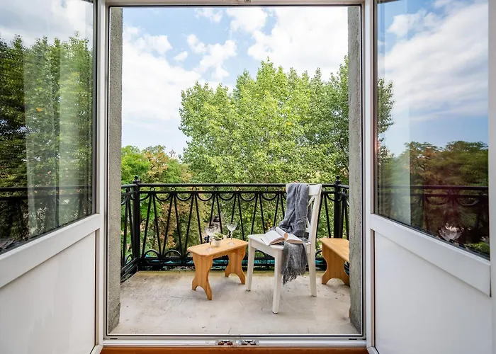 Vokieciu St With Balcony I In The Center Of It I Cohost